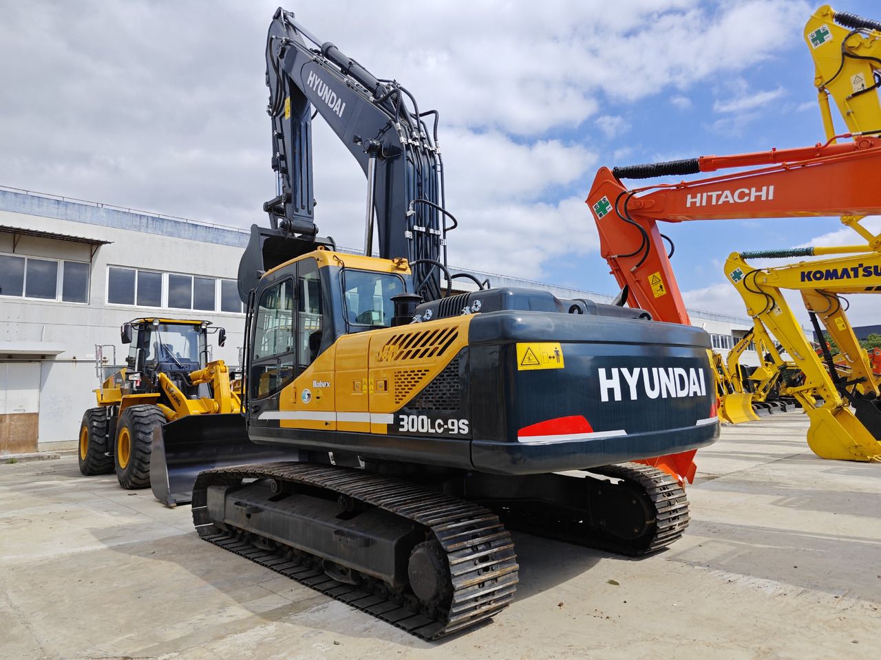 Hyundai R300LC-9S crawler excavator, rear three-quarter view Hyundai R300LC-9S crawler excavator, rear three-quarter view