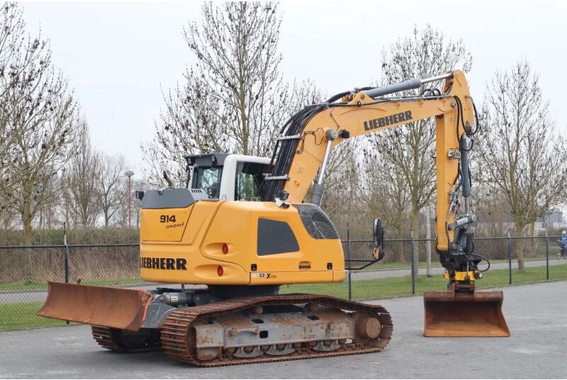 2020 Liebherr R914 Compact crawler excavator, side view 2020 Liebherr R914 Compact crawler excavator, side view