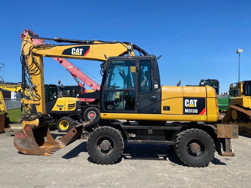 2014 Caterpillar M313D wheel excavator side view