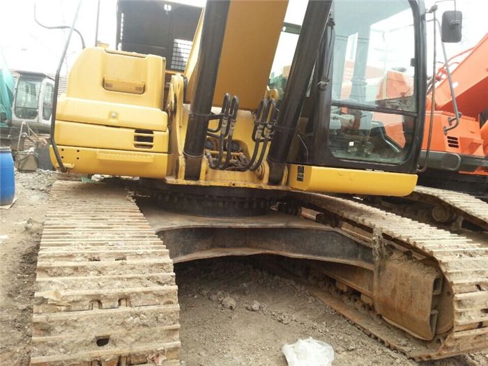 2017 Caterpillar 329D crawler excavator, rear-side view 2017 Caterpillar 329D crawler excavator, rear-side view
