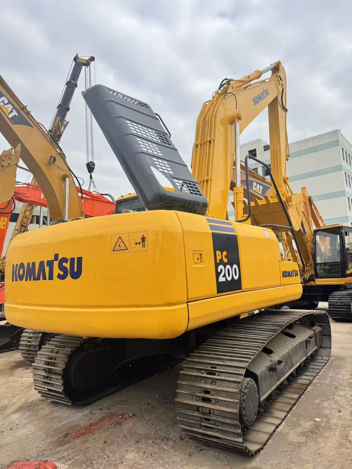 2018 Komatsu PC200-7 crawler excavator rear view 2018 Komatsu PC200-7 crawler excavator rear view