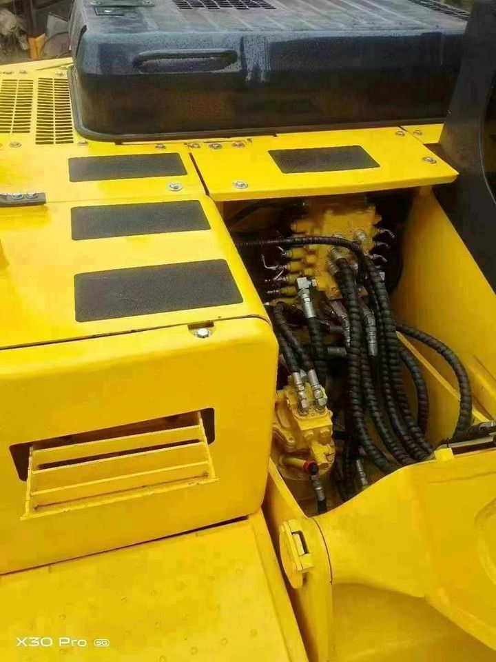 2022 Komatsu PC130-7 crawler excavator hydraulic compartment view 2022 Komatsu PC130-7 crawler excavator hydraulic compartment view