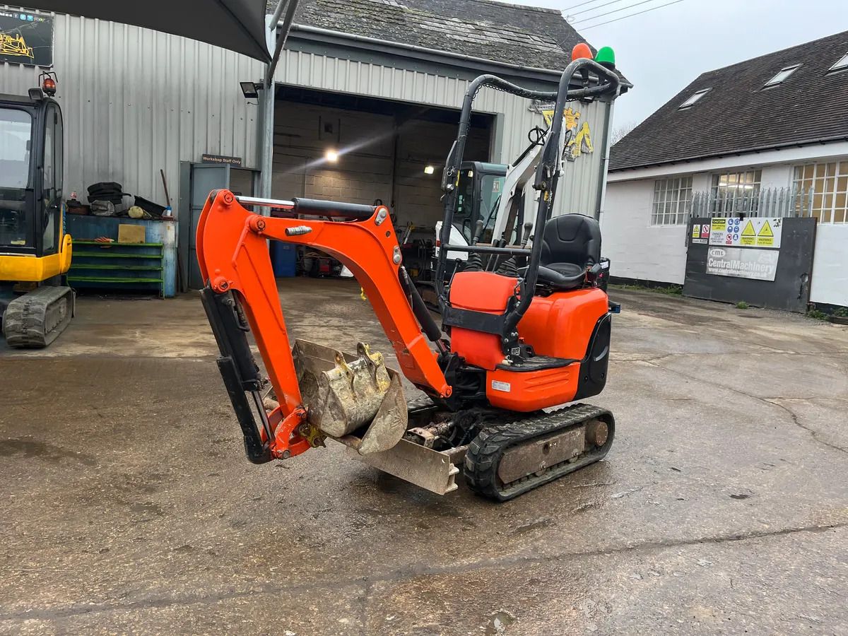 2021 Kubota 008-3 mini excavator, side view 2021 Kubota 008-3 mini excavator, side view