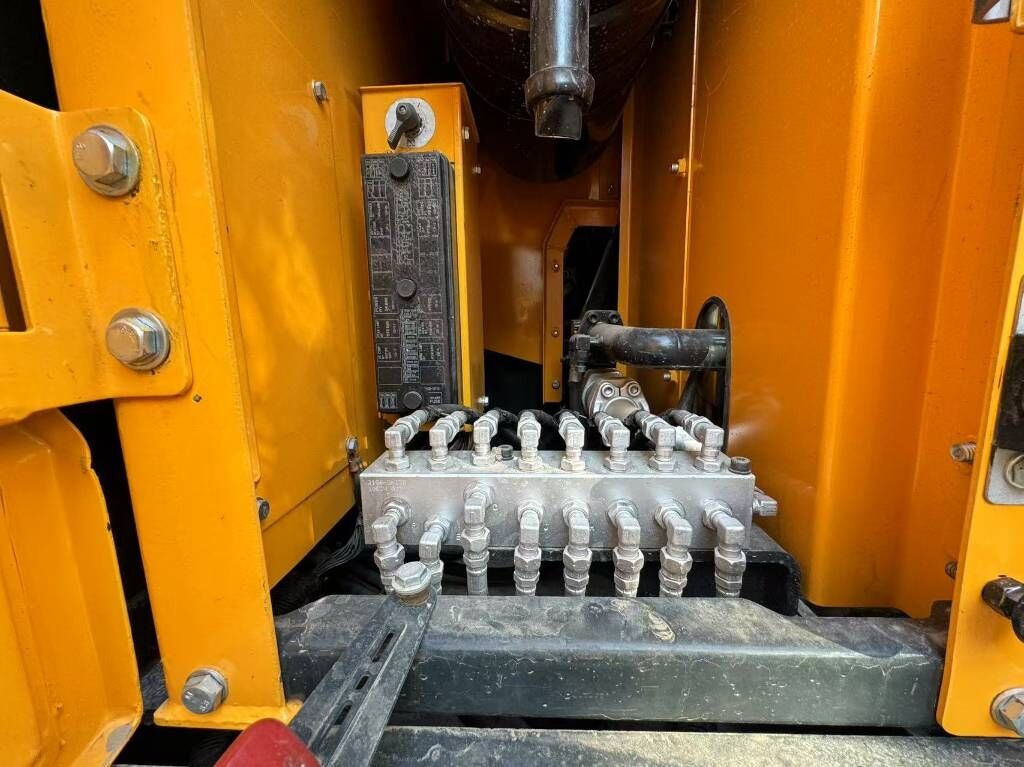 2024 Hyundai R220LC-9S crawler excavator hydraulic manifold detail