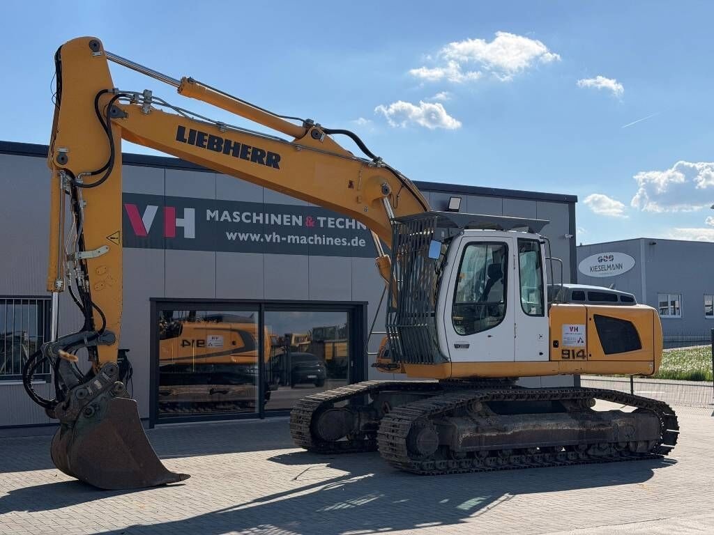 2008 Liebherr R914C HD S L crawler excavator, side profile view 2008 Liebherr R914C HD S L crawler excavator, side profile view