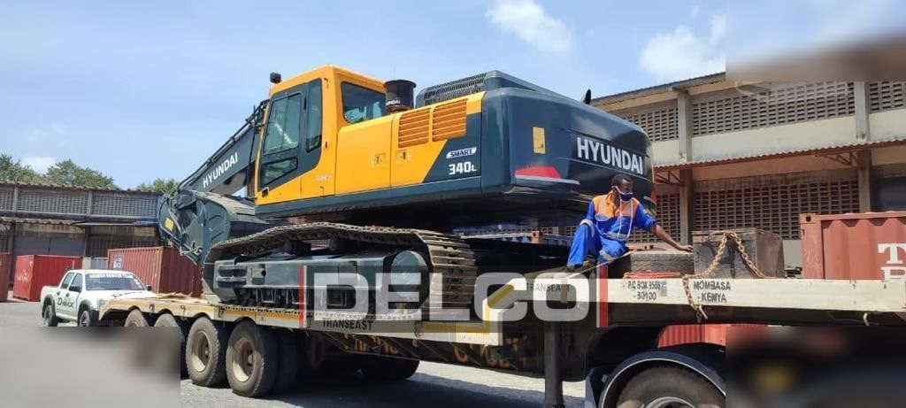 2026 Hyundai 340L crawler excavator side view
