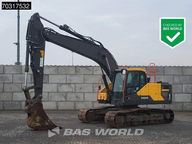 2021 Volvo EC220EL crawler excavator, side profile view 2021 Volvo EC220EL crawler excavator, side profile view