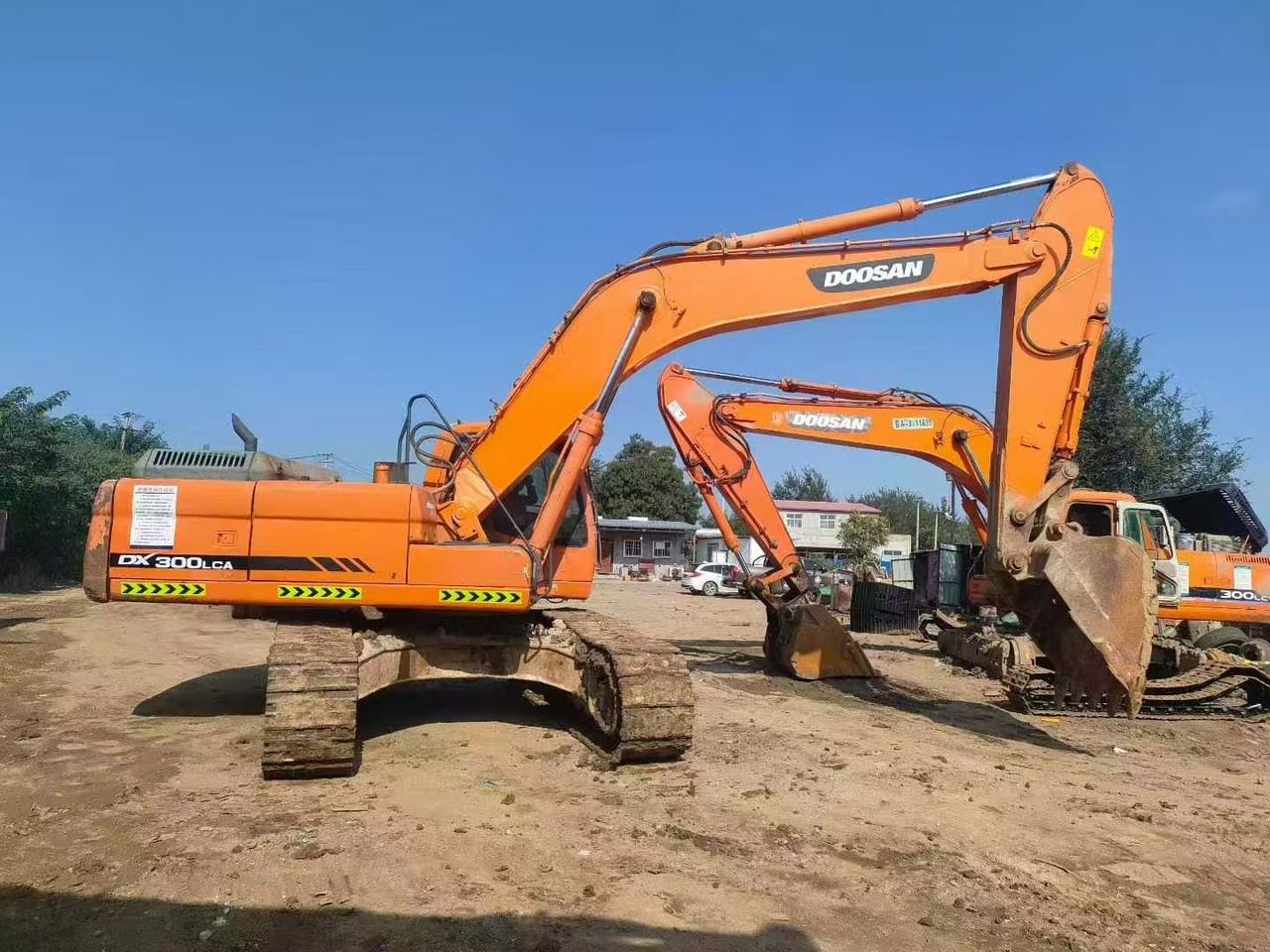 2025 Doosan DX300LCA crawler excavator, side view