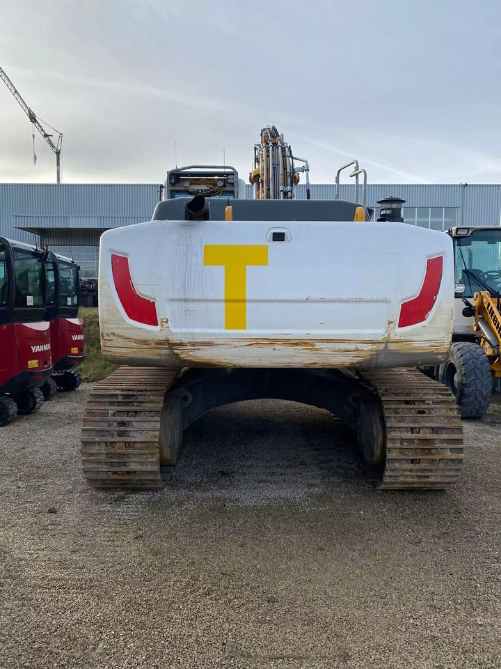2018 Liebherr R926 crawler excavator rear view 2018 Liebherr R926 crawler excavator rear view