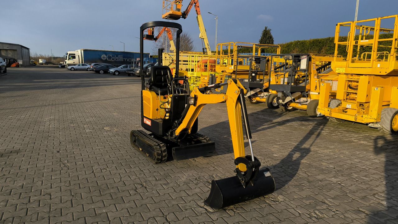 2018 Bobcat E08 AAEM mini excavator, front three-quarter view