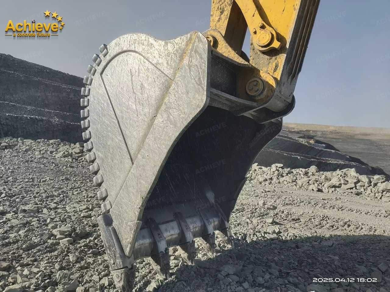 2022 Komatsu PC1250-11R crawler excavator bucket detail 2022 Komatsu PC1250-11R crawler excavator bucket detail