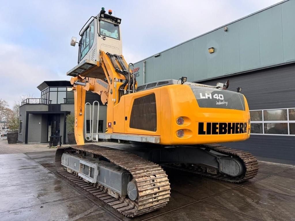 2017 Liebherr LH 40 Industry material handler, rear three-quarter view 2017 Liebherr LH 40 Industry material handler, rear three-quarter view