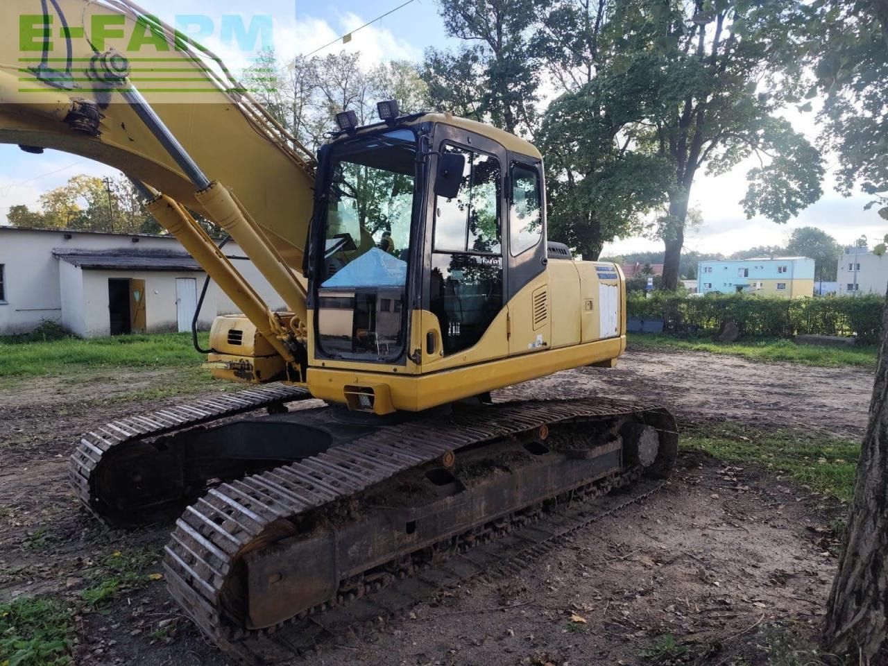 2006 Komatsu PC210LC-7 crawler excavator, side view