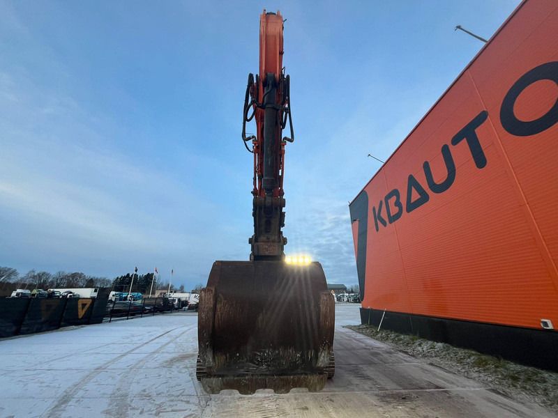 2017 Doosan DX340LC crawler excavator, front view of bucket and boom