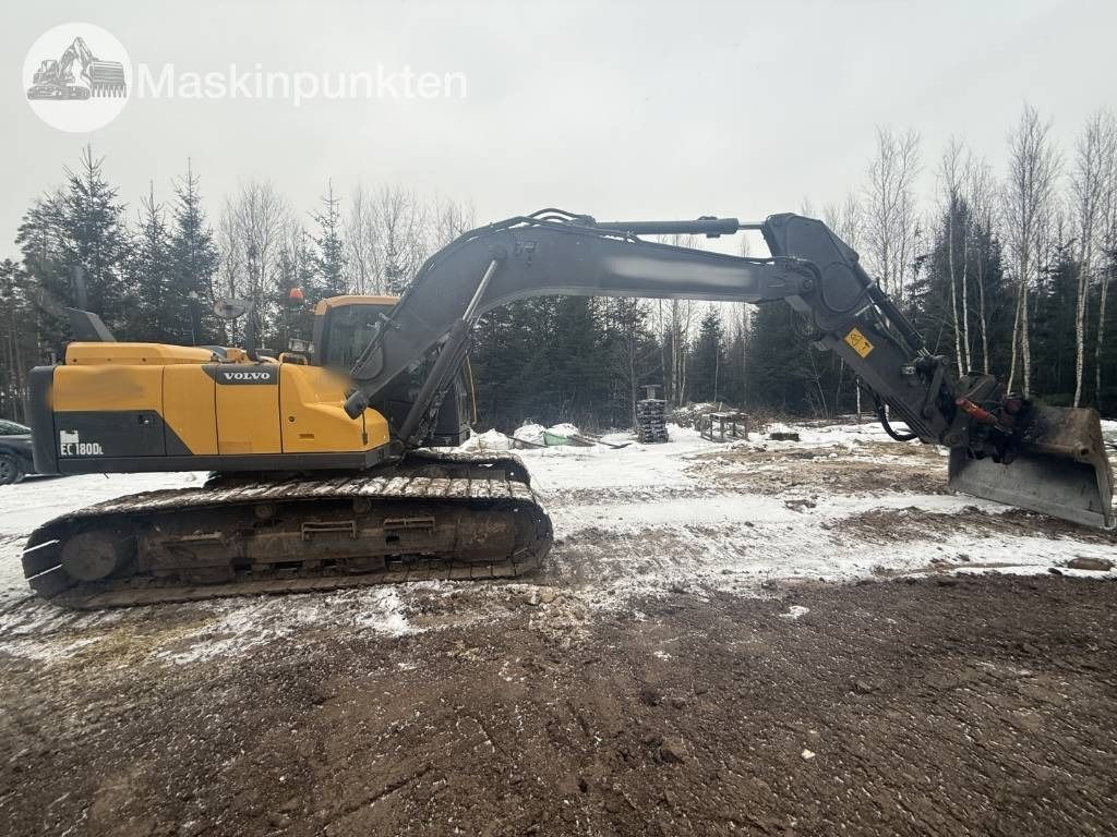 2013 Volvo EC180DL crawler excavator side view