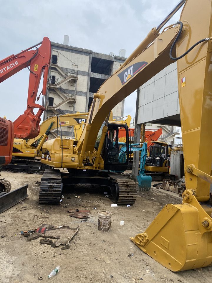 2017 Caterpillar 320CL Raupenbagger, Seitenansicht 2017 Caterpillar 320CL Raupenbagger, Seitenansicht