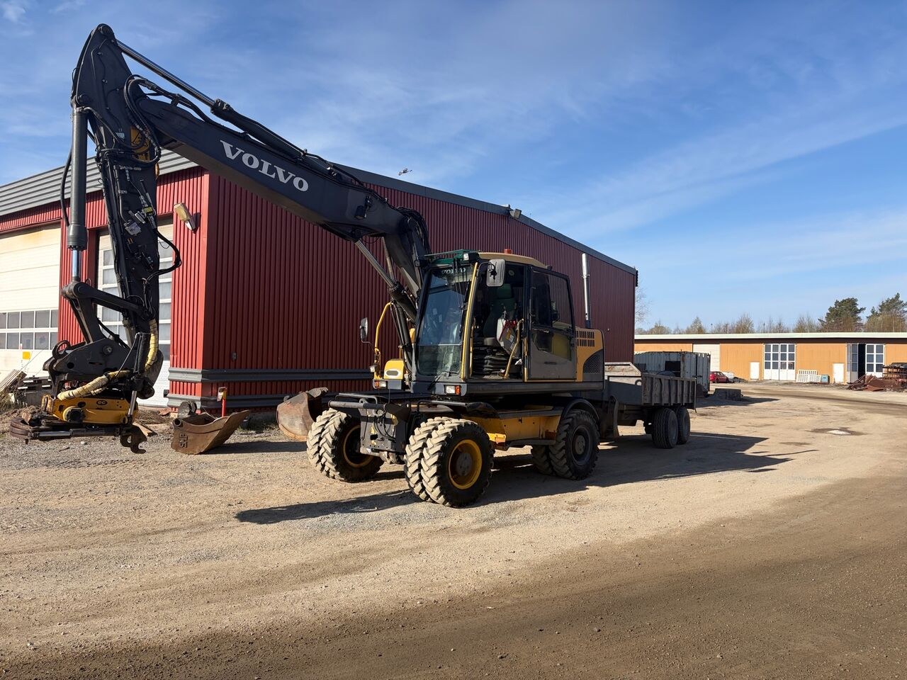 2008 Volvo EW160C wheel excavator, side view 2008 Volvo EW160C wheel excavator, side view