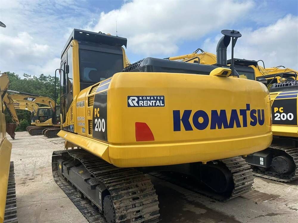 2024 Komatsu PC200 crawler excavator rear view 2024 Komatsu PC200 crawler excavator rear view