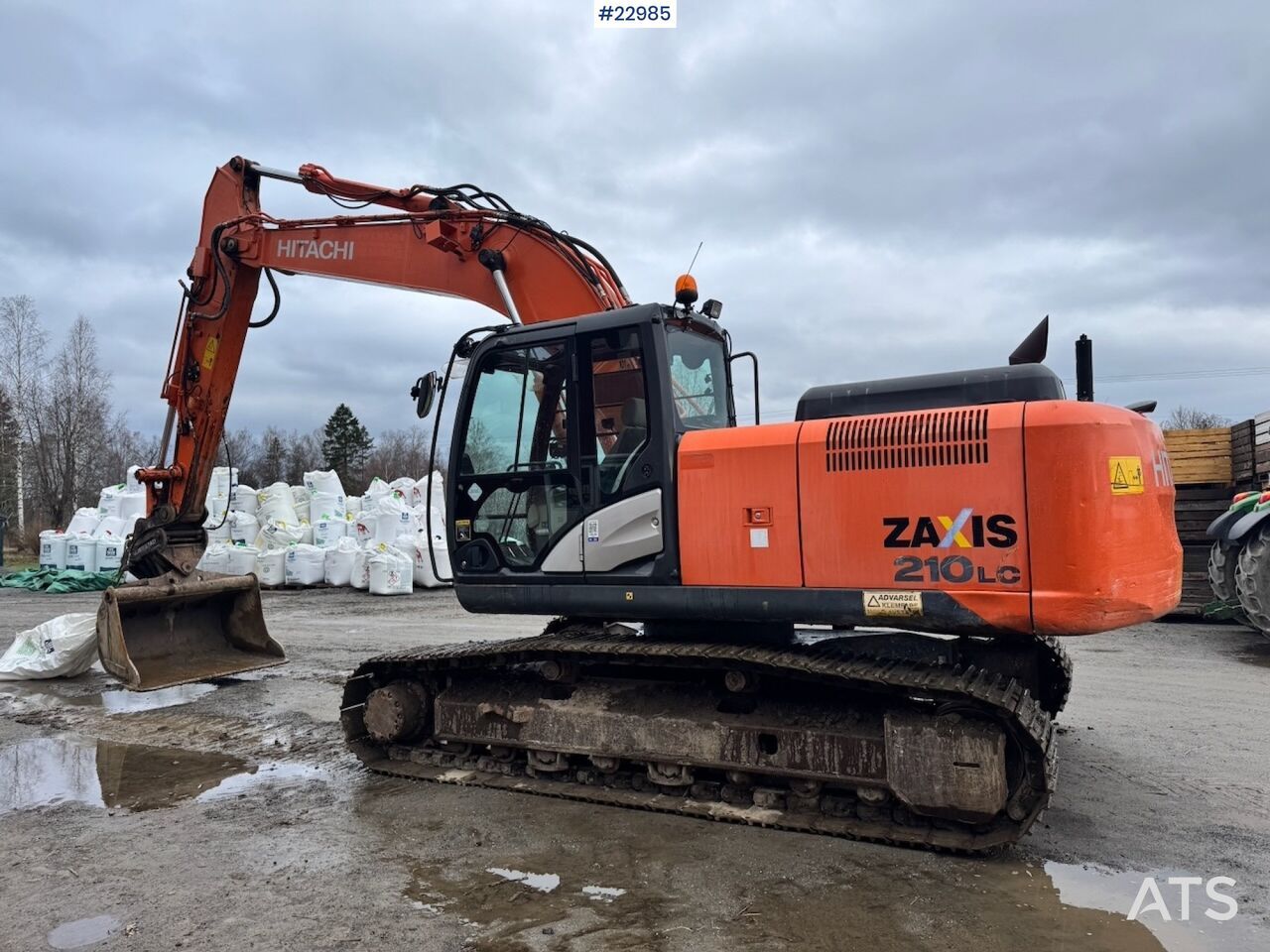2013 Hitachi Zaxis 210LC crawler excavator, side view 2013 Hitachi Zaxis 210LC crawler excavator, side view