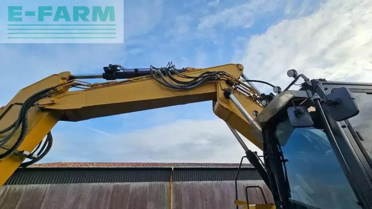 2016 Caterpillar 325F crawler excavator boom and cab detail