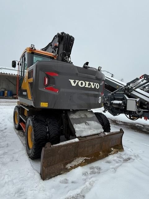 2022 Volvo EWR170E wheel excavator rear view 2022 Volvo EWR170E wheel excavator rear view
