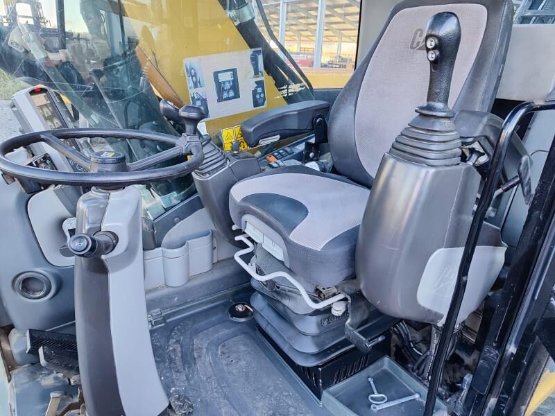 2014 Caterpillar M318D MH wheel excavator interior cab view