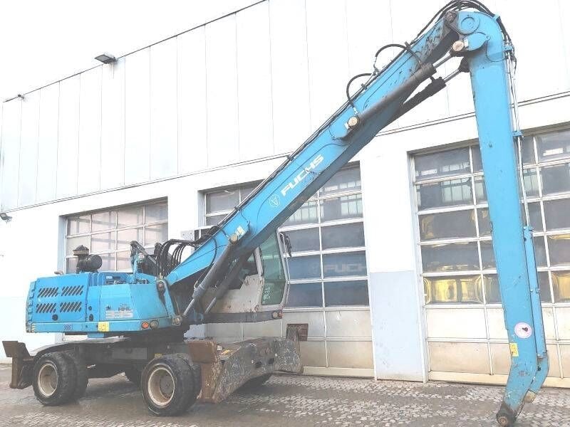 2016 Fuchs MHL335 E material handler, side view 2016 Fuchs MHL335 E material handler, side view