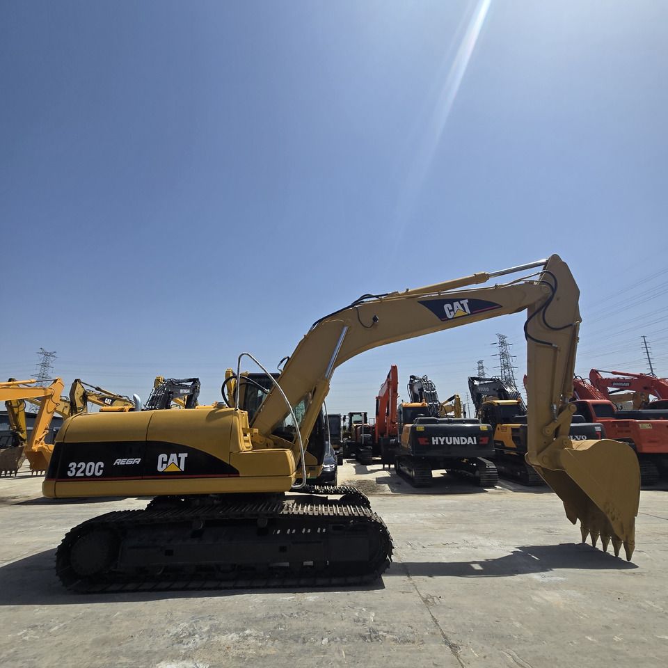 2019 Caterpillar 320C excavator, side profile view 2019 Caterpillar 320C excavator, side profile view