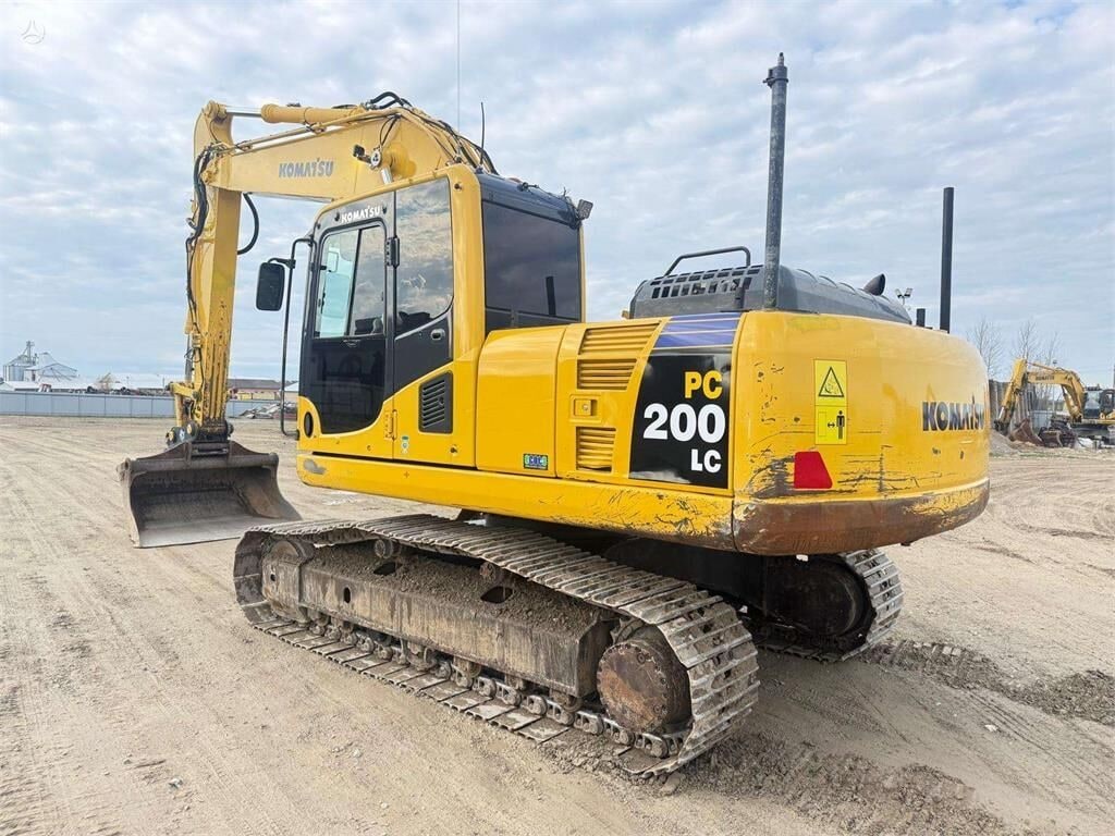 2015 Komatsu PC200 LC-8 crawler excavator, rear three-quarter view