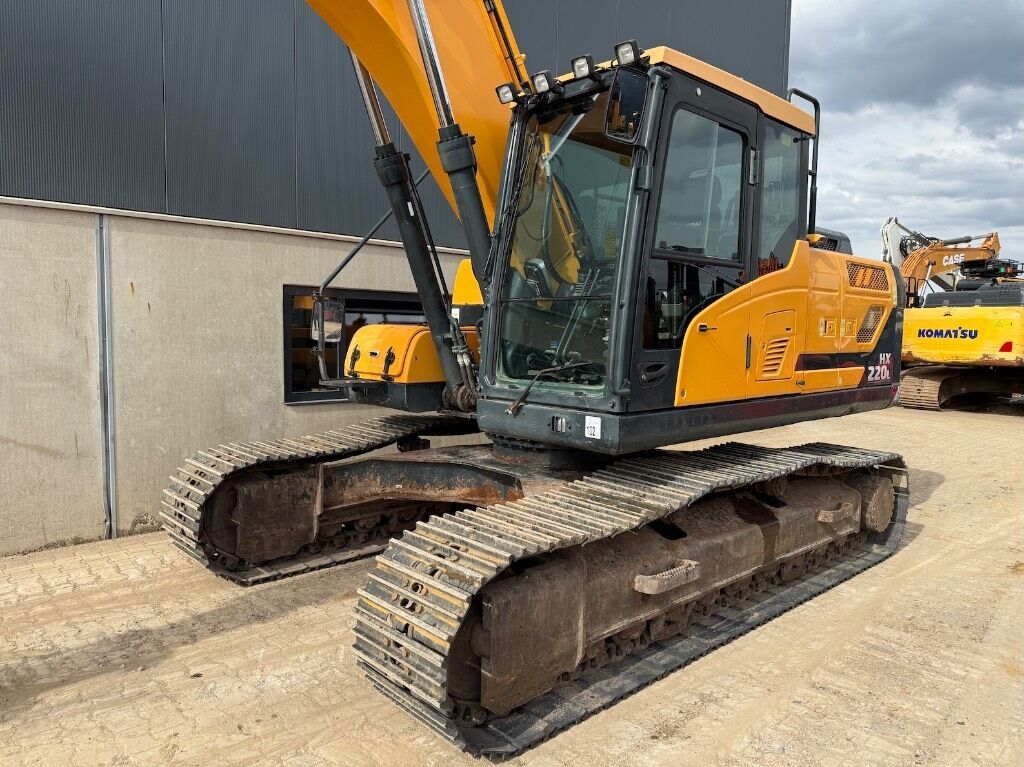 2019 Hyundai HX220L crawler excavator, side view