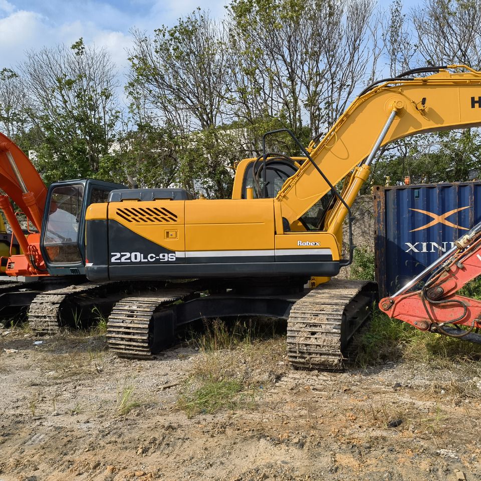 2023 Hyundai 220LC-9S crawler excavator side view