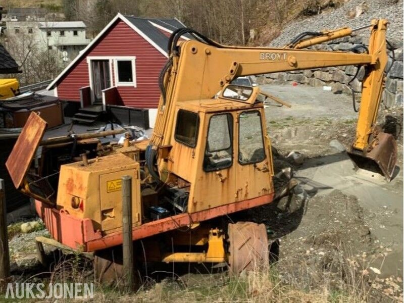 1974 Brøyt X20 excavator, side view 1974 Brøyt X20 excavator, side view