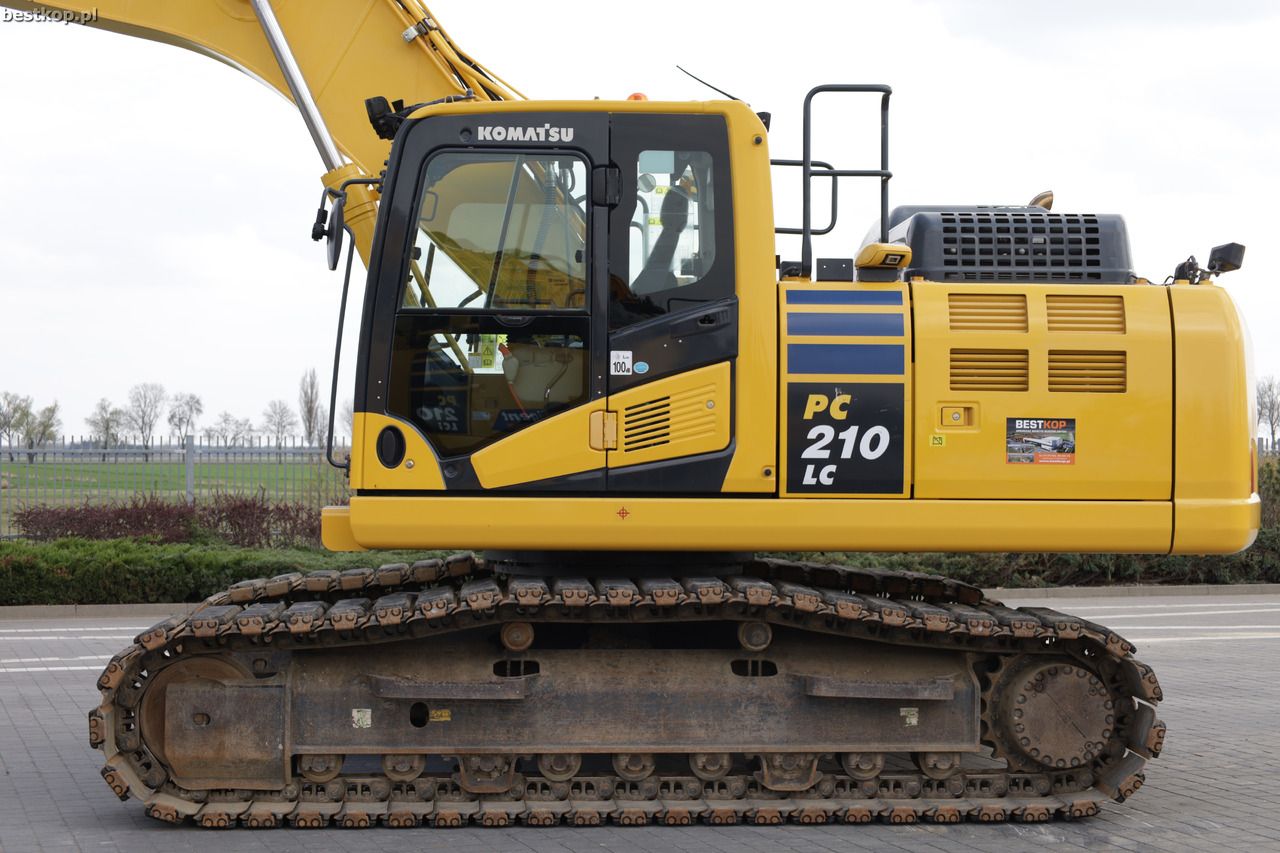 2020 Komatsu PC210LC-11 crawler excavator side view