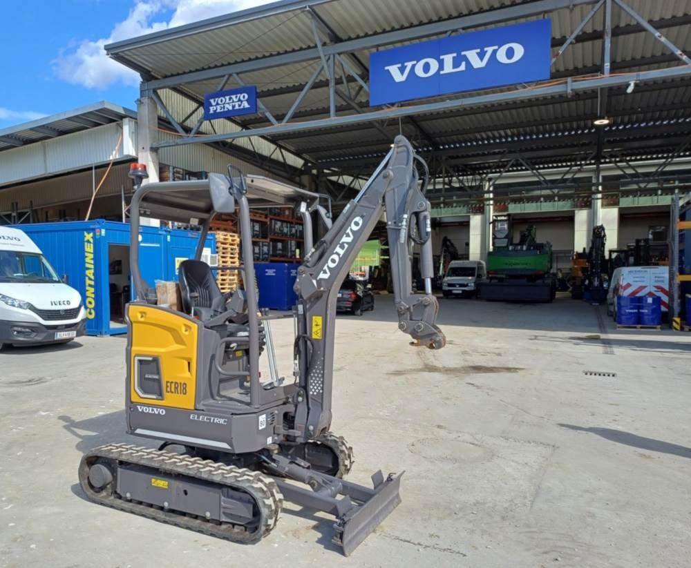 2022 Volvo ECR18 Electric mini excavator, three-quarter view