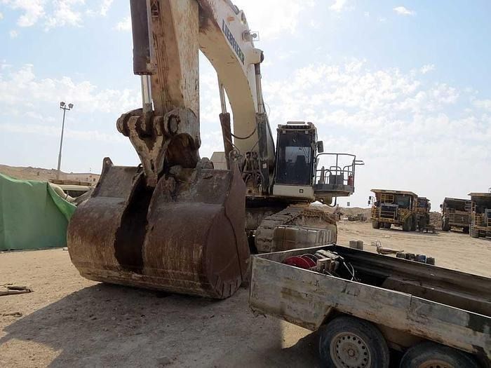 2014 Liebherr R9100 crawler excavator, front view
