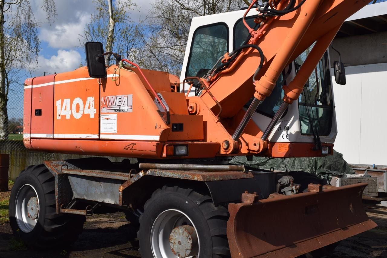 2001 Atlas 1404 M wheel excavator, side profile view