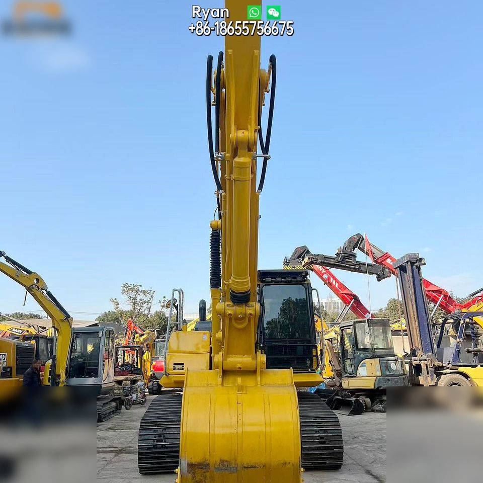 Pelle sur chenilles Komatsu PC220-8 de 2020, vue de face