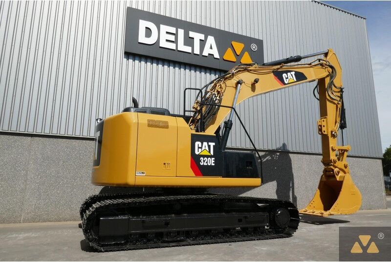 2015 Caterpillar 320E crawler excavator side view