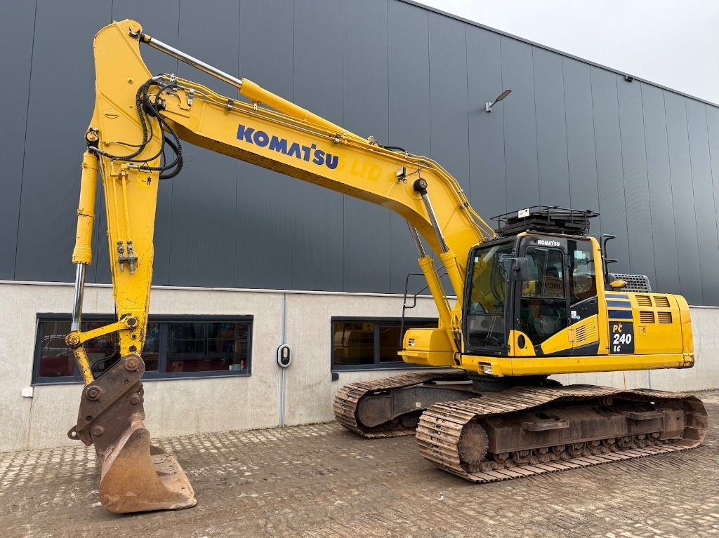 2020 Komatsu PC240LC-11 crawler excavator side view 2020 Komatsu PC240LC-11 crawler excavator side view