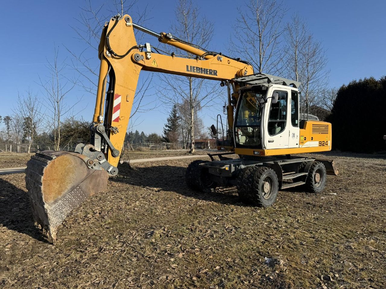 2010 Liebherr A924C wheel excavator, side view 2010 Liebherr A924C wheel excavator, side view