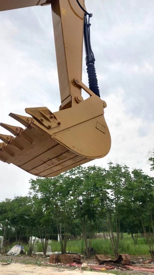 Крупный план ковша экскаватора 2024 Caterpillar 320D2 Крупный план ковша экскаватора 2024 Caterpillar 320D2