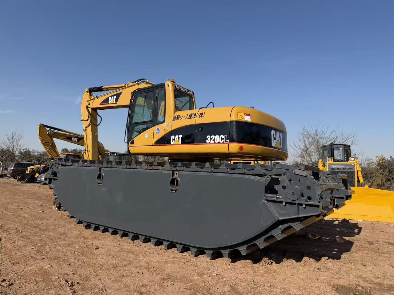 Escavadora anfíbia Caterpillar 320CL de 2019, vista lateral Escavadora anfíbia Caterpillar 320CL de 2019, vista lateral
