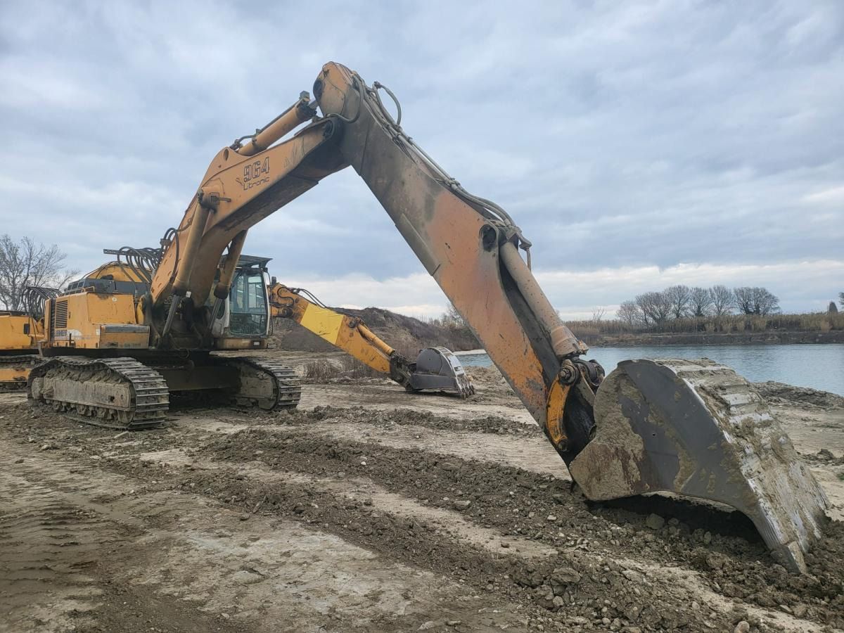 2006 Liebherr R964B crawler excavator, side view
