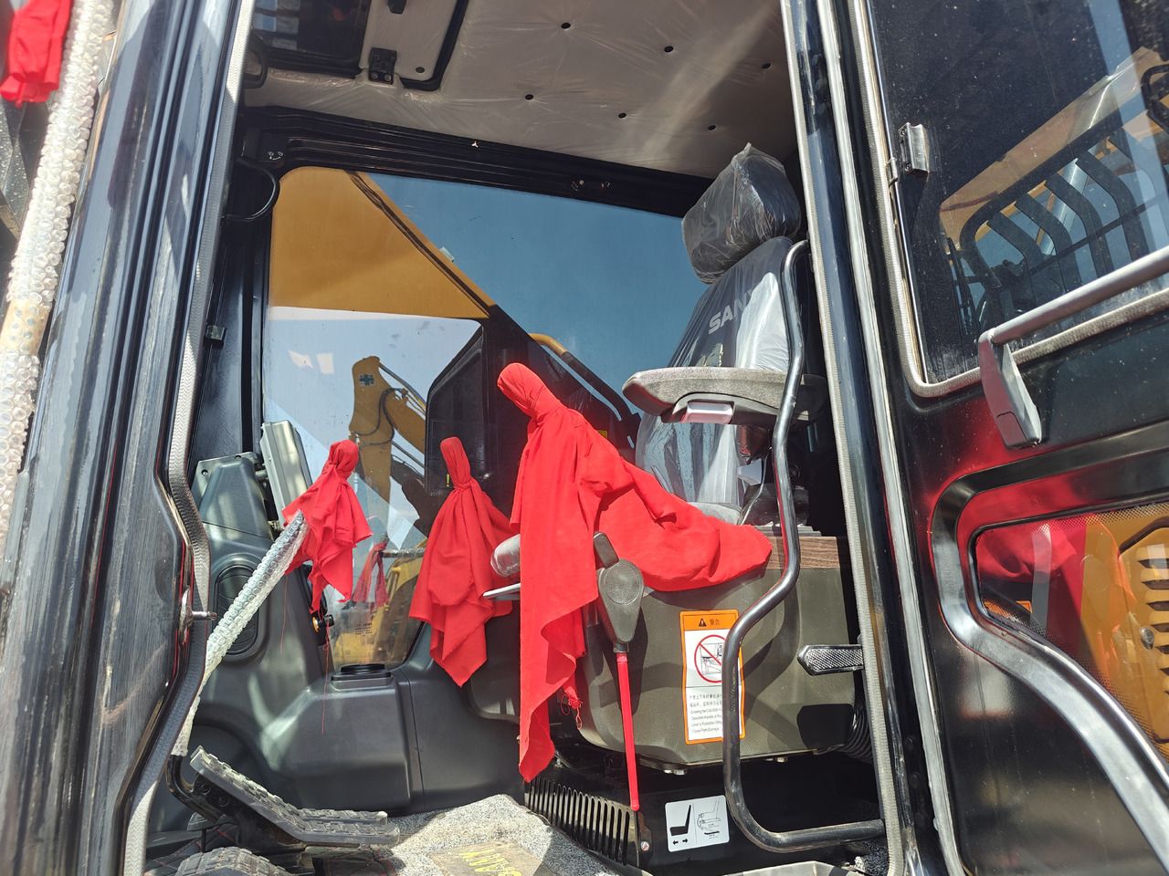 2023 Sany SY335H crawler excavator interior cab view 2023 Sany SY335H crawler excavator interior cab view