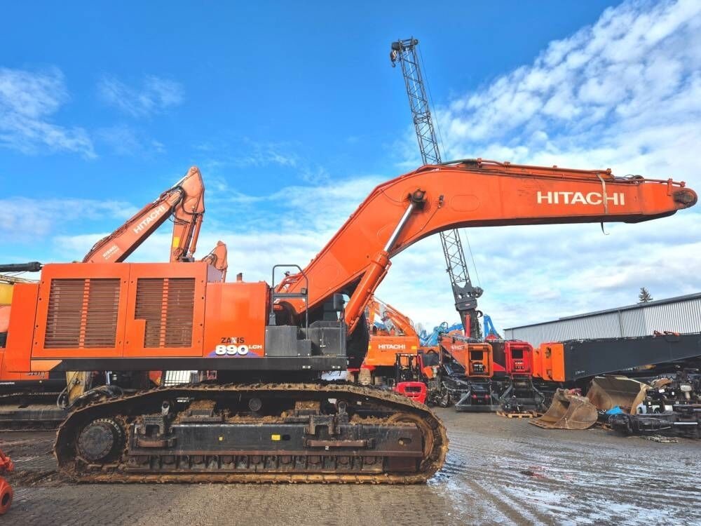 2018 Hitachi Zaxis 890 LCH crawler excavator side view