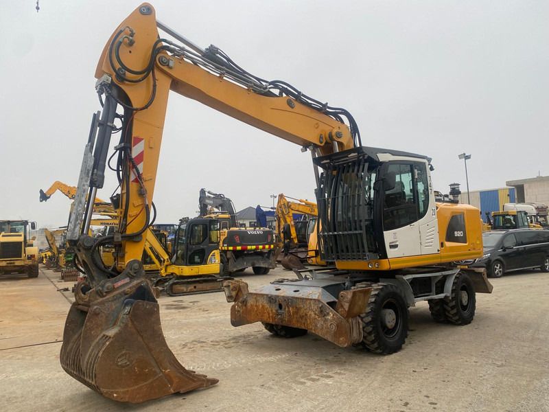 2017 Liebherr A920 Litronic wheel excavator, front three-quarter view 2017 Liebherr A920 Litronic wheel excavator, front three-quarter view
