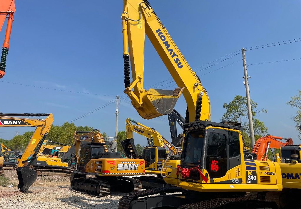 2022 Komatsu PC240-8 crawler excavator, front three-quarter view