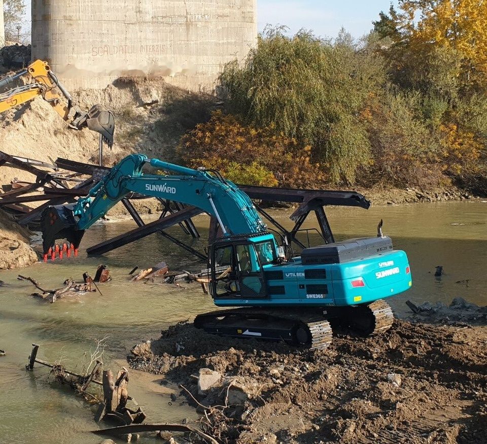 2024 Sunward SWE 365 excavator, rear three-quarter view