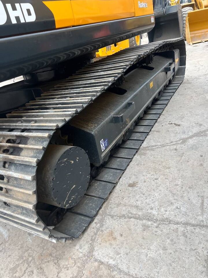 2024 Hyundai 220HD crawler excavator track assembly detail 2024 Hyundai 220HD crawler excavator track assembly detail