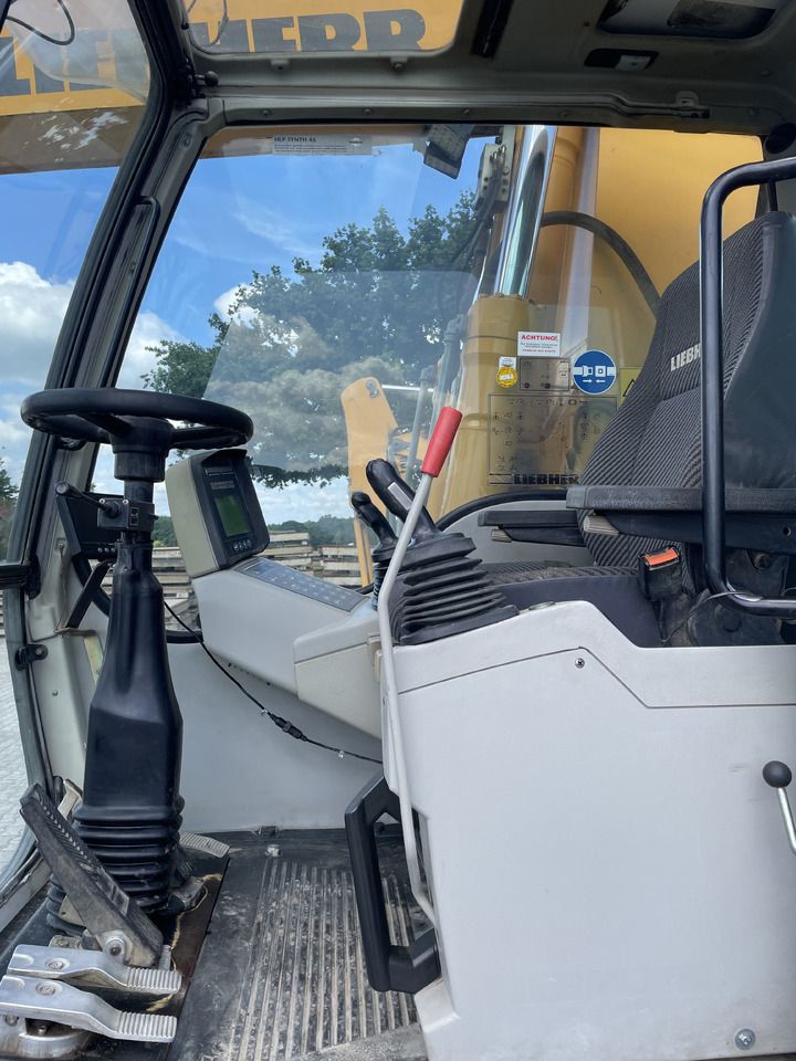 2004 Liebherr A900C HD LITRONIC wheel excavator cab interior view